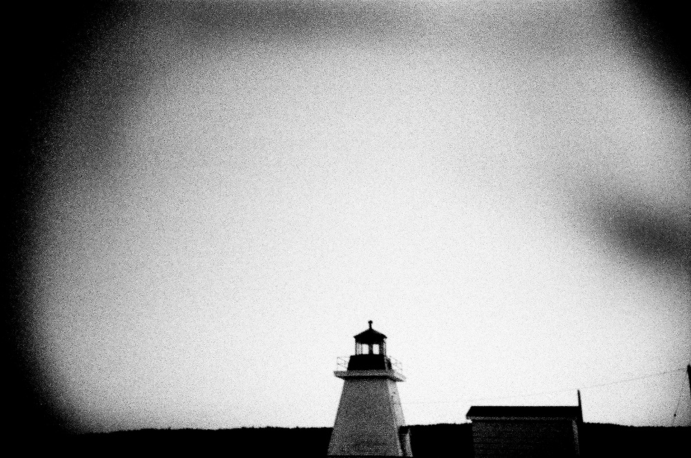 LOOMING_0037.JPG