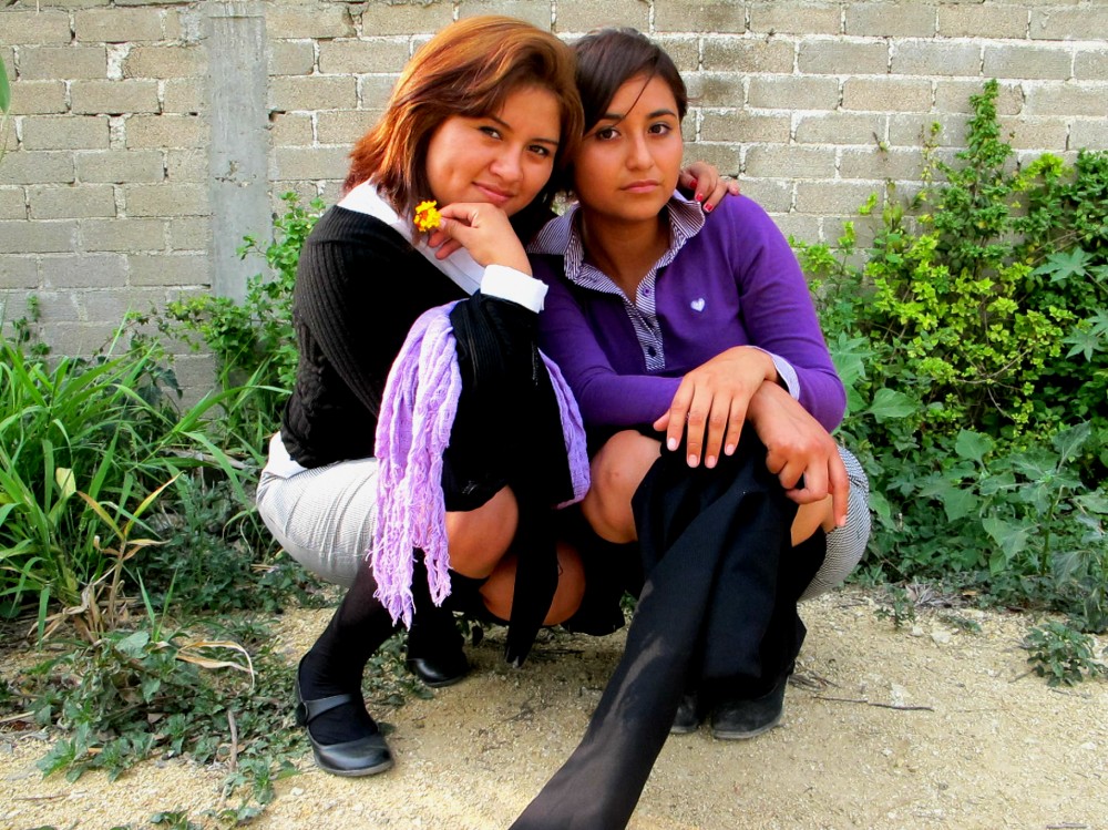 Gema y Ruby sentadas.egg