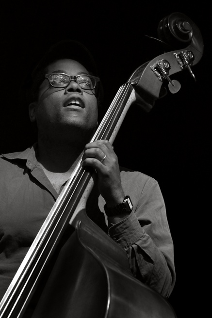 VICENTE ARCHER-Robert Glasper Trio 2010.jpg