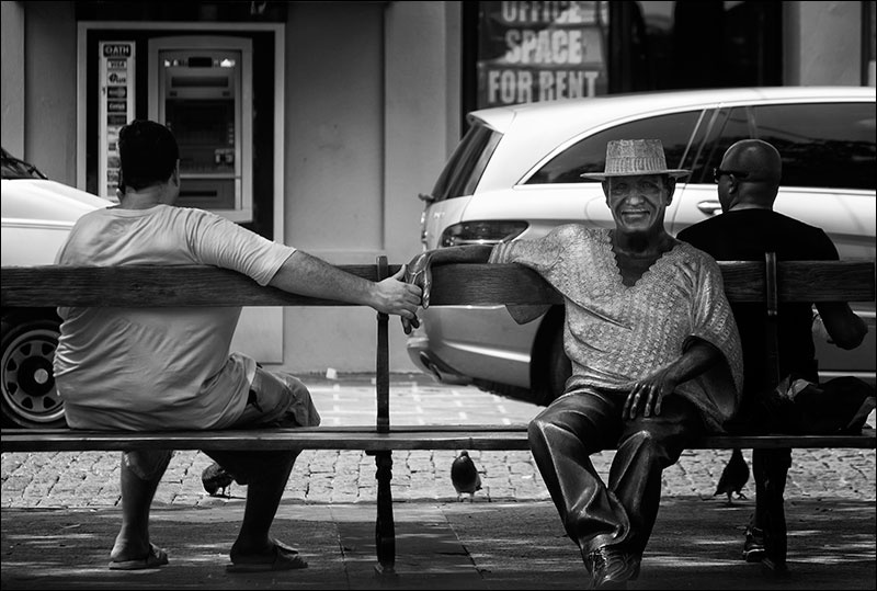 agarrando-mano-titeW.jpg