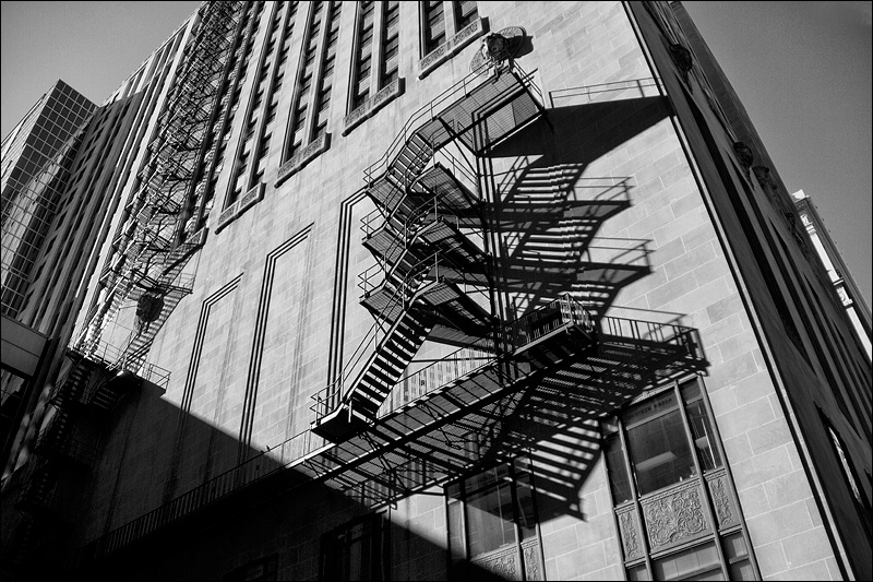 escalera-y-sombrasW.jpg