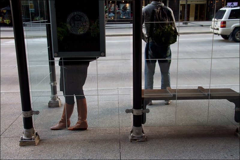 botas-en-parada-guaguaW.jpg