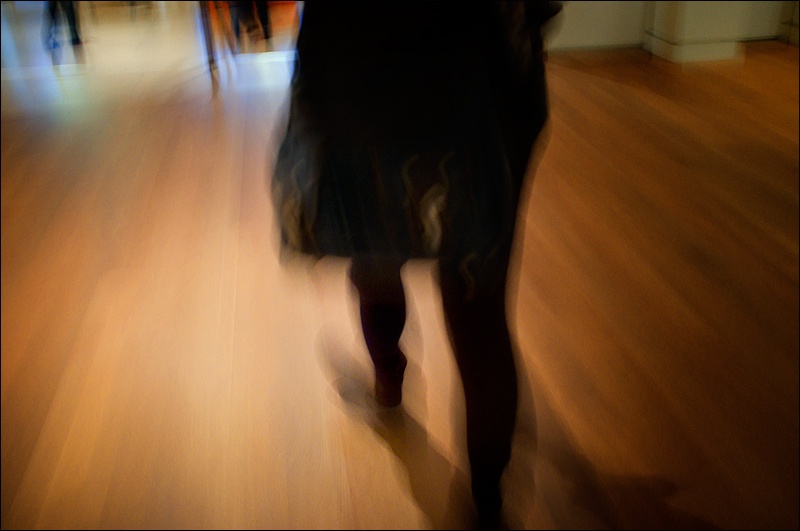 Fuji-piernas-movidas-caminando-museoW.jpg