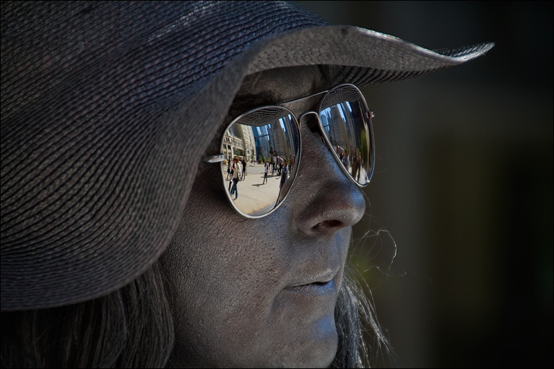 gafas-mujer-pintada-grisW.jpg