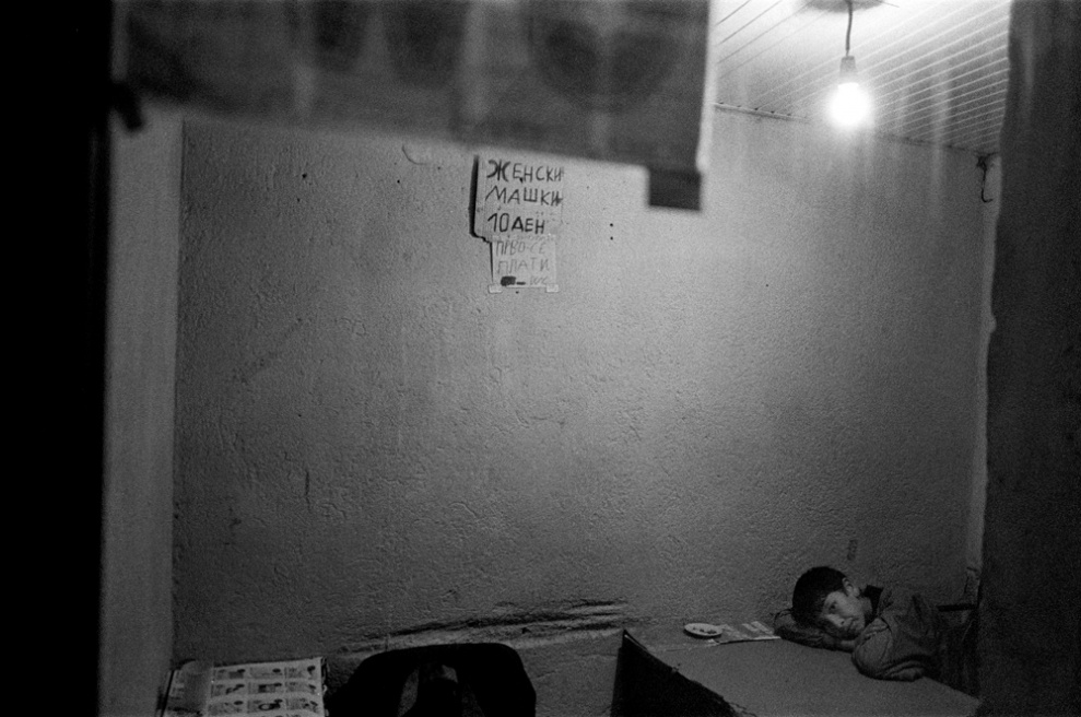 019 Prolaz_Macedonia,Skopje 2004.jpg