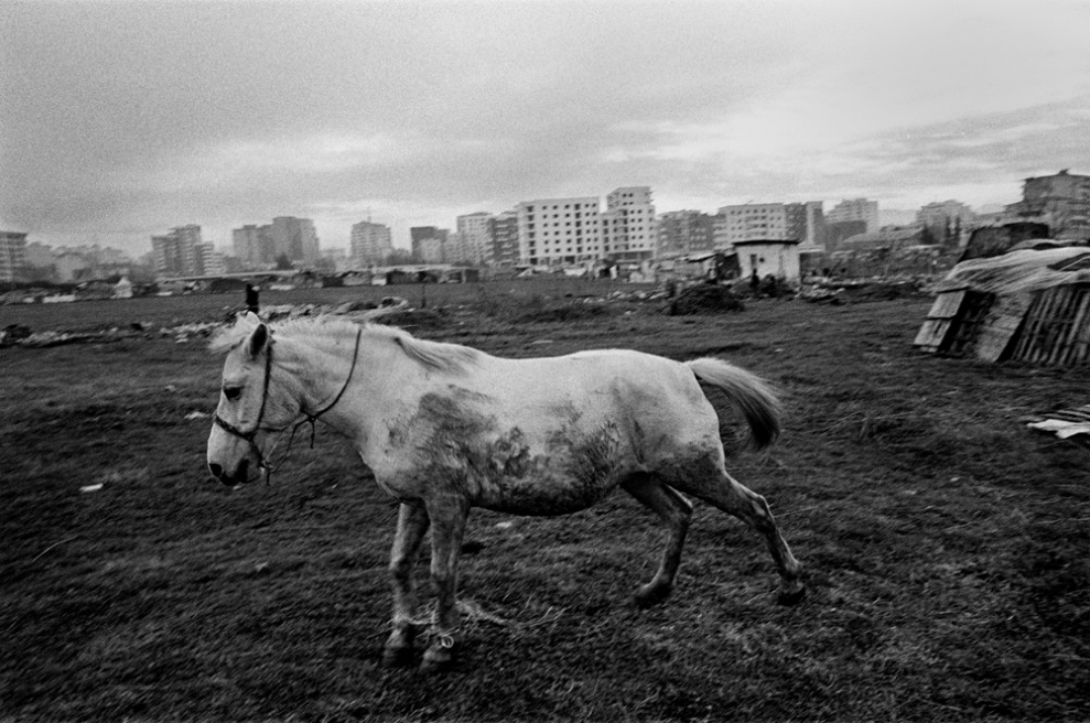 060 Prolaz_Albania,Tirana 2011.jpg