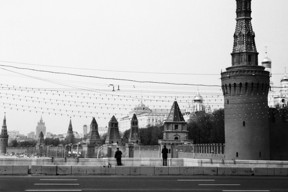 lookinjgatmoscow_SMALL.jpg